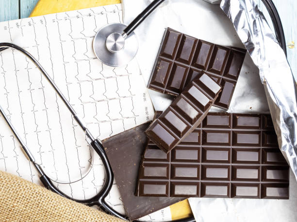 cioccolato biologico, cacao sano per migliorare la salute, benefici per malattie cardiache e malattie vascolari, antiossidanti per l'ipertensione e antitumorali - anticancer foto e immagini stock