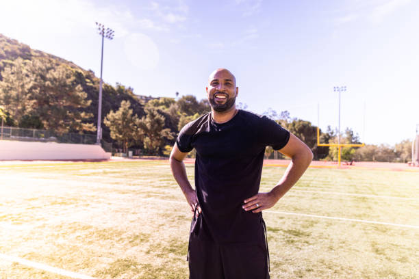 istock Fit black man throwing the football 1375191287