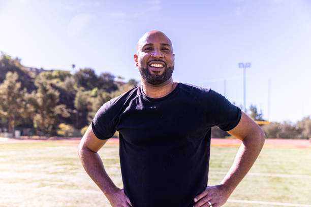 istock Fit black man throwing the football 1375191296