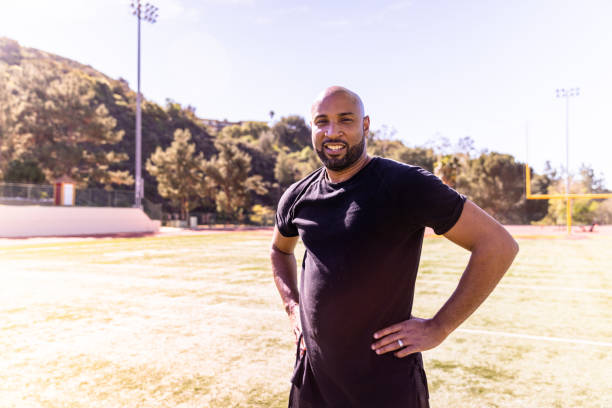 istock Fit black man throwing the football 1375191305