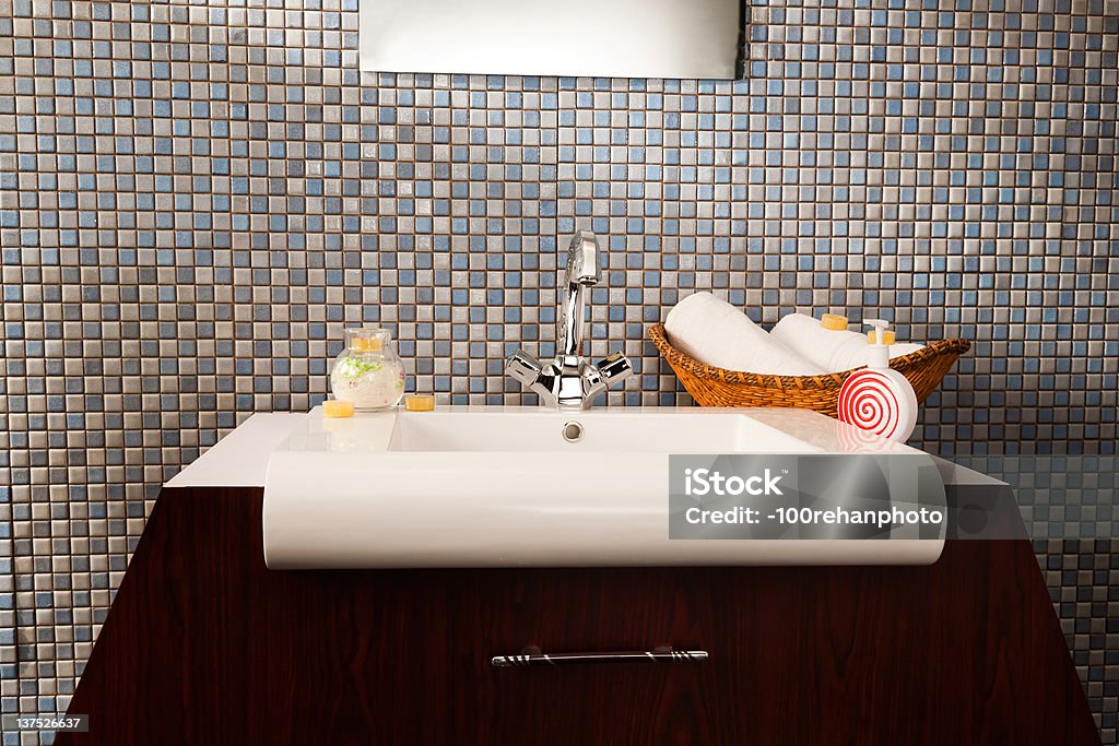 Pia de banheiro moderno - Foto de stock de Apartamento royalty-free