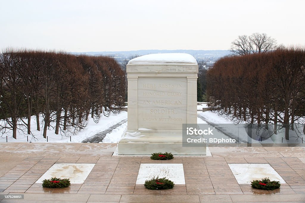 En diciembre, el Cementerio Nacional de Arlington - Foto de stock de Tumba del soldado desconocido - Arlington libre de derechos