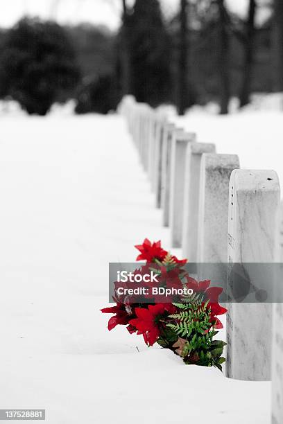 El Cementerio Nacional De Arlington En Navidad Foto de stock y más banco de imágenes de Aire libre - Aire libre, Cementerio, Cementerio Nacional de Arlington