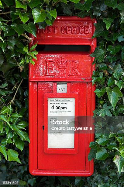 Rosso Casella Postale - Fotografie stock e altre immagini di Cassetta delle lettere - Cassetta delle lettere, Cassetta postale per l'invio della posta, Colore verde