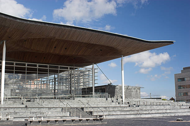 edificio de la asamblea nacional - cardiff wales bay uk fotografías e imágenes de stock