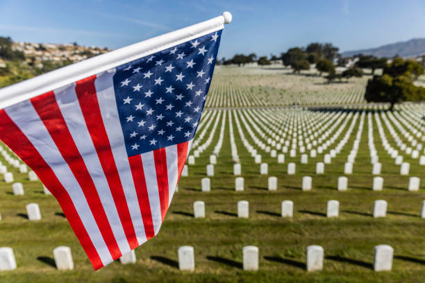 istock Memorial Day Veterans Cemetery 1375451441