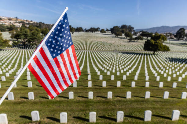 istock Memorial Day Veterans Cemetery 1375451442
