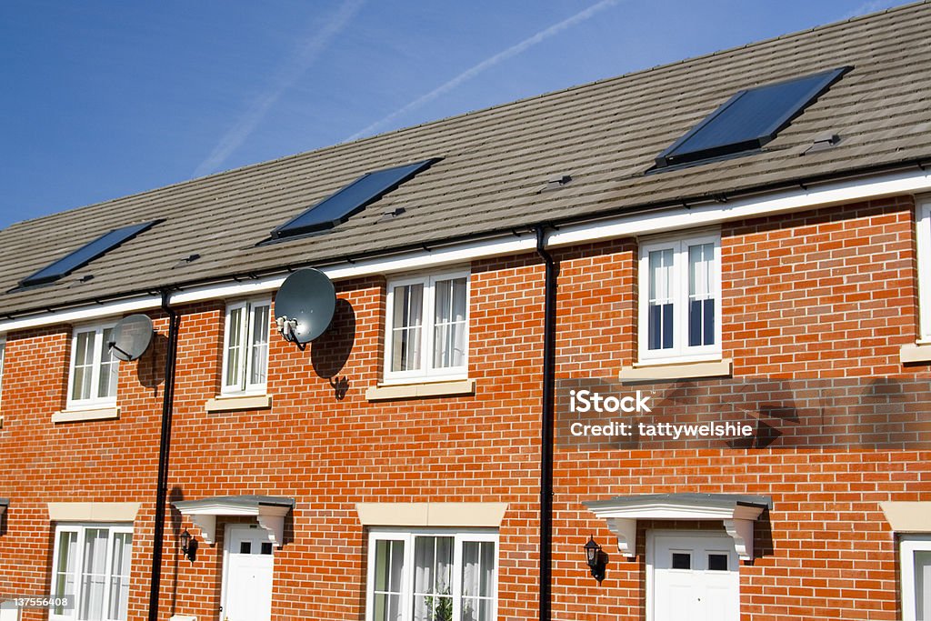 Rangée de nouvelles maisons - Photo de Panneau solaire libre de droits