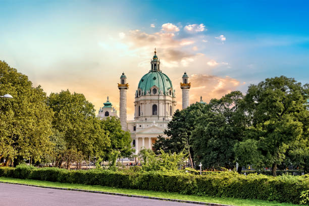 아름다운 여름 빛의 칼스키르체 (세인트 찰스 교회) 비엔나, 오스트리아 - architecture austria building exterior color image 뉴스 사진 이미지