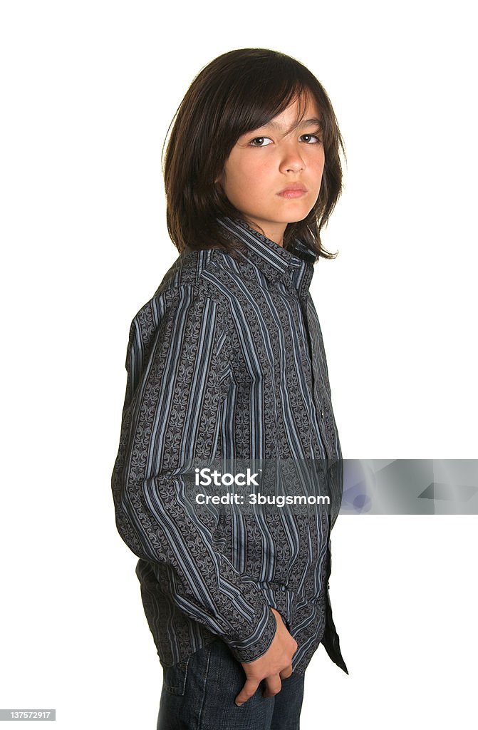 Niño atractivo modelo con cabello largo de pie - Foto de stock de 10-11 años libre de derechos