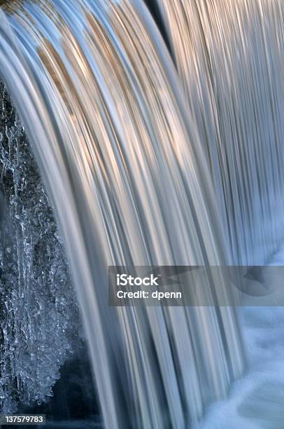 Inverno Queda De Água - Fotografias de stock e mais imagens de Ao Ar Livre - Ao Ar Livre, Azul, Cascata