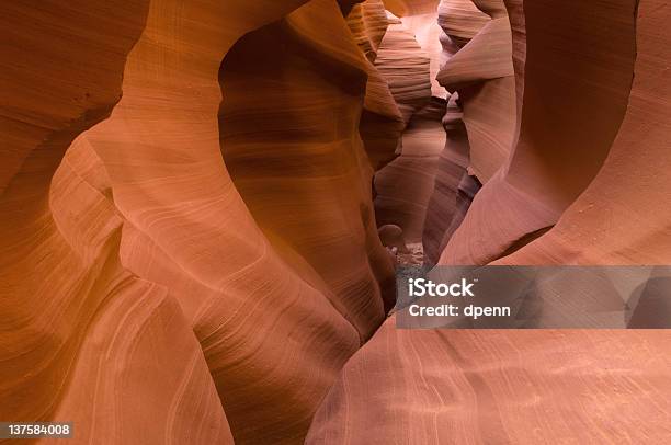 Lower Antelope Slot Canyon - Fotografias de stock e mais imagens de Abstrato - Abstrato, Ao Ar Livre, Arenito