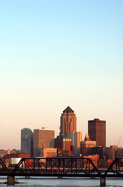 istock Des Moines, Iowa, skyline 137584010