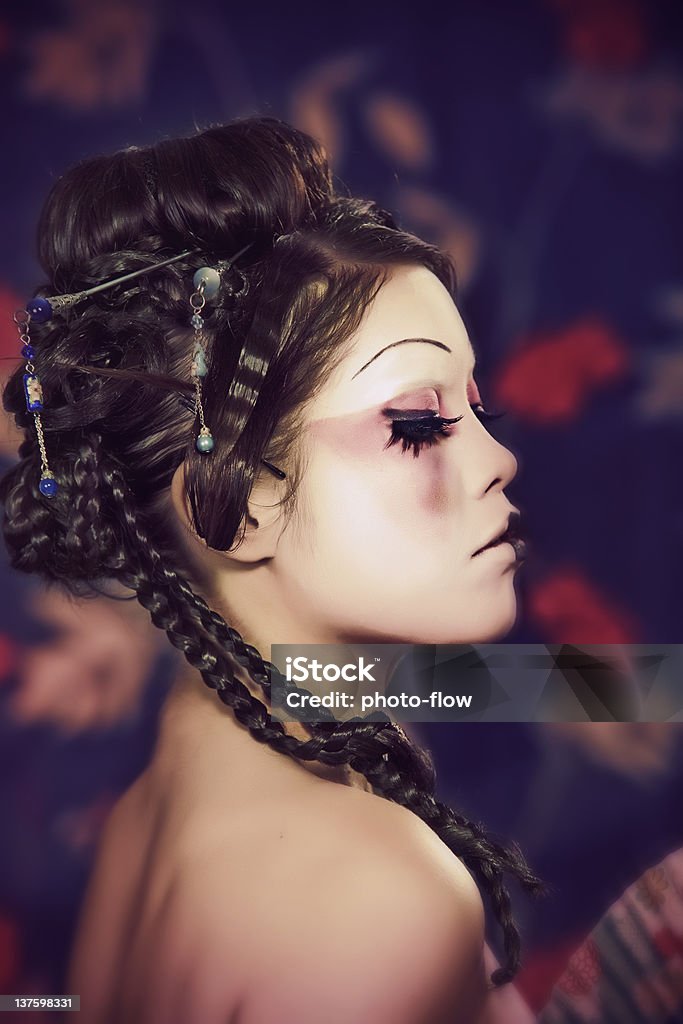 Ritratto di una bella ragazza in stile bianco geisha - Foto stock royalty-free di Adulto