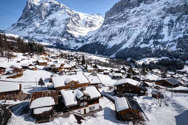 istock Winter Wonderland - Log Cabins 1376007948