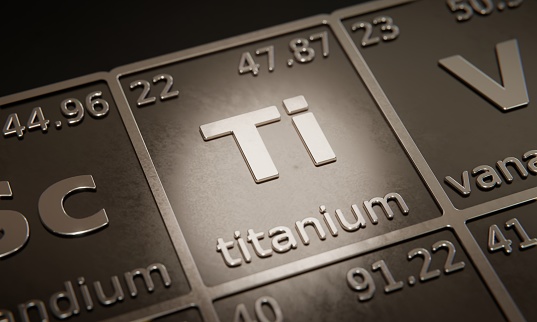 Destacar sobre el elemento químico Titanio en la tabla periódica de elementos. Renderizado 3D photo