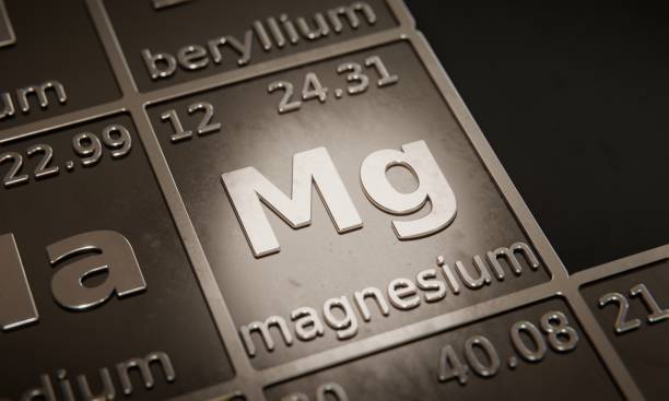 highlight on chemical element magnesium in periodic table of elements. 3d rendering - atom electron molecule molecular structure imagens e fotografias de stock