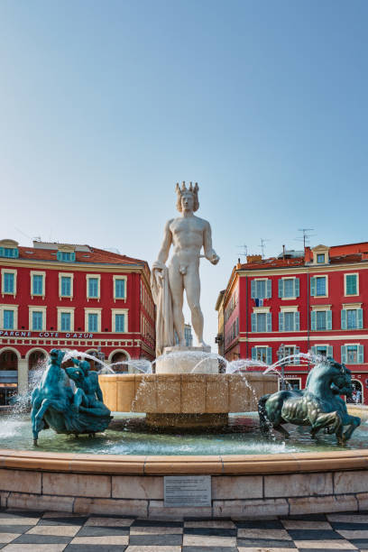 fontana del sole in piazza massena. nizza, francia. - city of nice france massena city foto e immagini stock