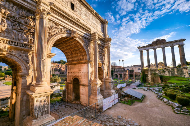 the imposing triumph arch of septimius severus in the roman forum in the heart of ancient rome - forum romanum bildbanksfoton och bilder