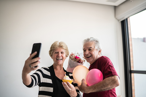 https://media.istockphoto.com/id/1376533733/photo/happy-senior-couple-celebrating-and-taking-a-selfie-at-home.jpg?b=1&s=170667a&w=0&k=20&c=O8TS3ddYVgx_Uky6pLu8KMF-4wmSOqiNKqzY1zCyoPc=
