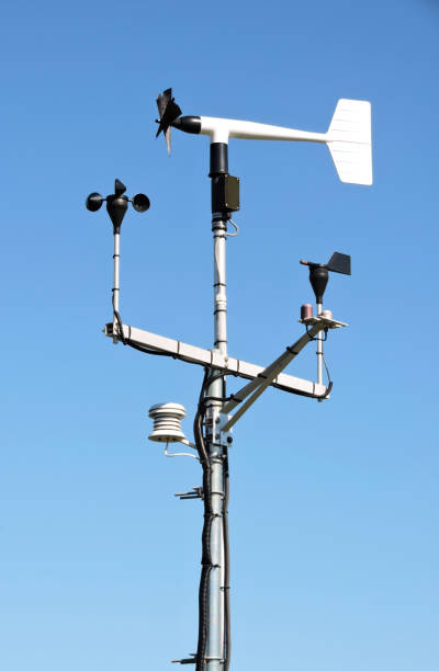 weather station - anemometer meteorology measuring wind imagens e fotografias de stock