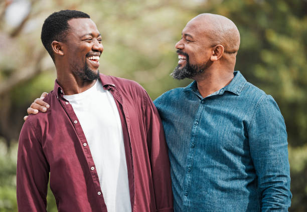 shot of a father and son spending time together outside - son imagens e fotografias de stock