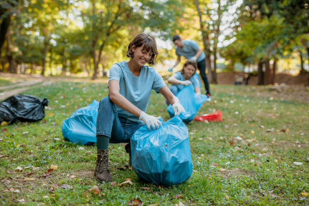 istock Full bag of waste 1377319902