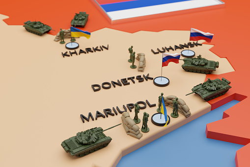 Guerra en el este de Ucrania. Tanques rusos rodeando y atacando la ciudad de Mariupol. Renderizado 3D. photo