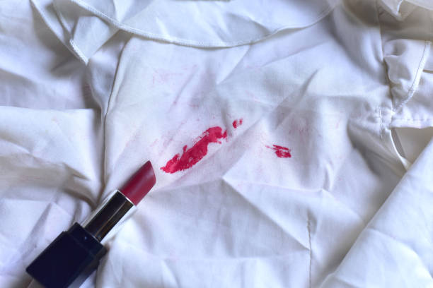Quitar Manchas De Maquillaje - Banco de fotos e imágenes de stock - iStock Quitar Manchas De Maquillaje - Banco de fotos e imágenes de stock - iStock