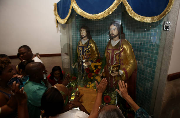 Mass in honor of Saint Cosimo and Saint Damiao salvador, bahia, brazil - september 27, 2017: Devotees of saints Sao Cosme and Sao Damiao attend mass in praise of the twin saints in Liberdade neighborhood in Salvador. Cosimo stock pictures, royalty-free photos & images