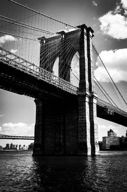 the Brooklyn Bridge in black and white