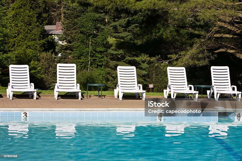 Esperando o sol - Foto de stock de Ao Lado de Piscina royalty-free