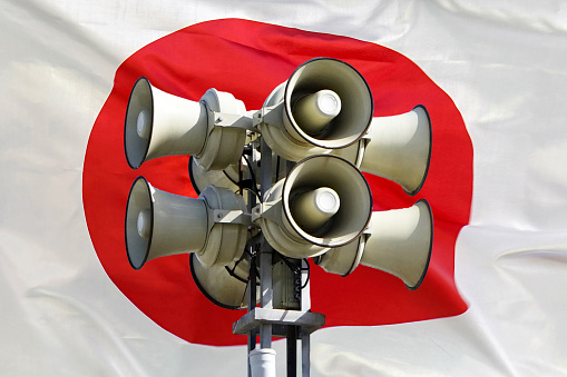 Bandera de Japón. Altavoz en el fondo de la bandera de Japón photo