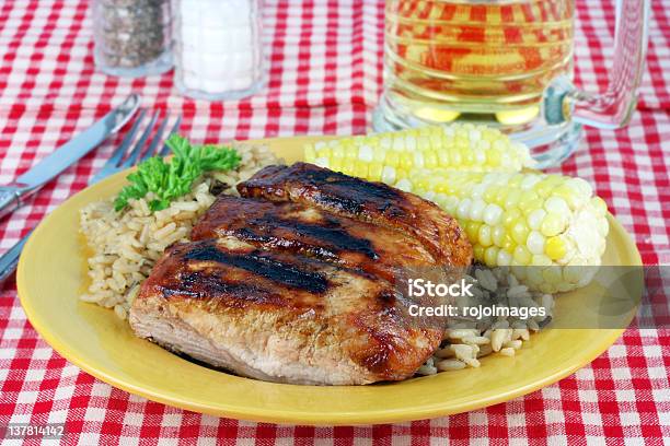 바베큐 스페어 립 쌀 옥수수 바비큐에 대한 스톡 사진 및 기타 이미지 - 바비큐, 빨강, 식탁보
