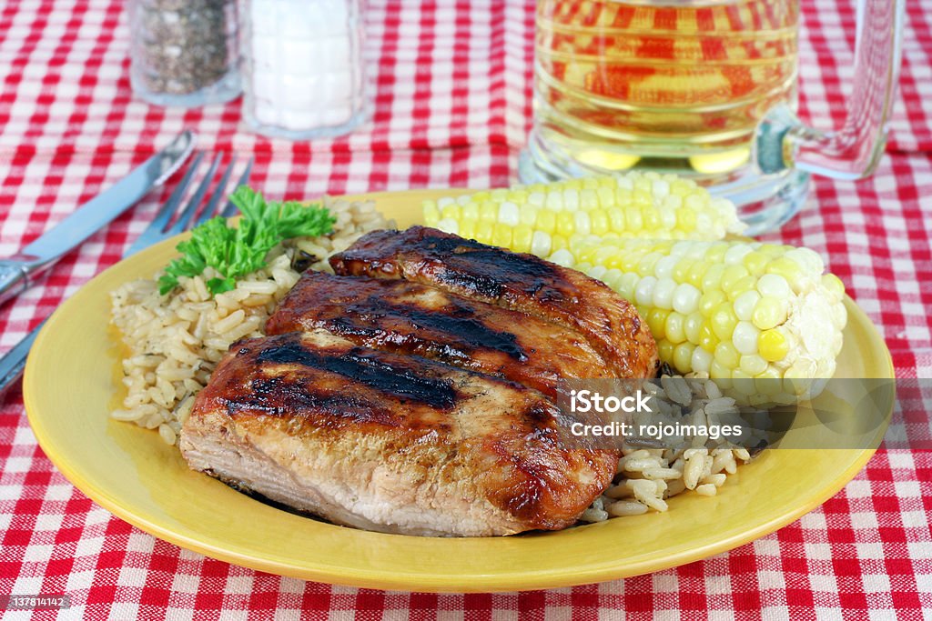 Grillowanym Spare Ribs, kukurydzy i ryżu - Zbiór zdjęć royalty-free (Barbecue)