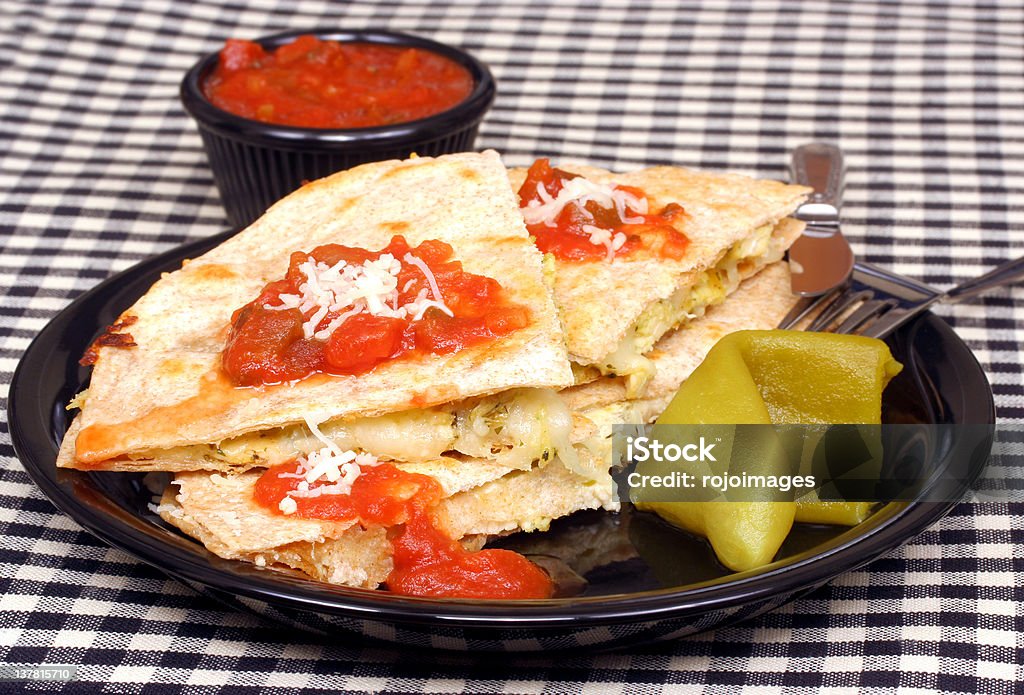 Quesadilla de frango e queijo - Foto de stock de Alimentação Saudável royalty-free