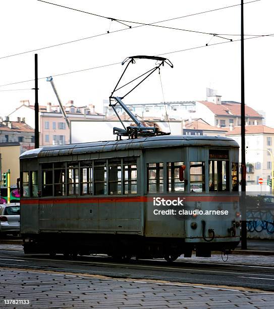 Antiguo Tranvía En Milán Foto de stock y más banco de imágenes de Color - Tipo de imagen - Color - Tipo de imagen, Fotografía - Imágenes, Sin personas