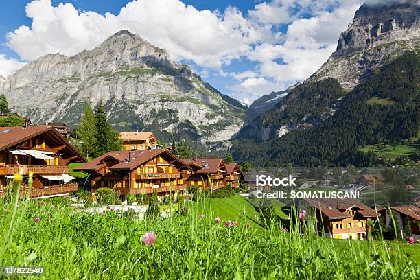 Grindelwald Village Suiza Foto de stock y más banco de imágenes de Grindelwald - Grindelwald, Aire libre, Aldea