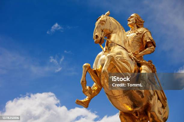 Goldener Reiter Stockfoto und mehr Bilder von Goldfarbig - Goldfarbig, Statue, Gold - Edelmetall