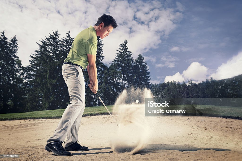 Golfspieler im sand trap. - Lizenzfrei Golfschwung Stock-Foto