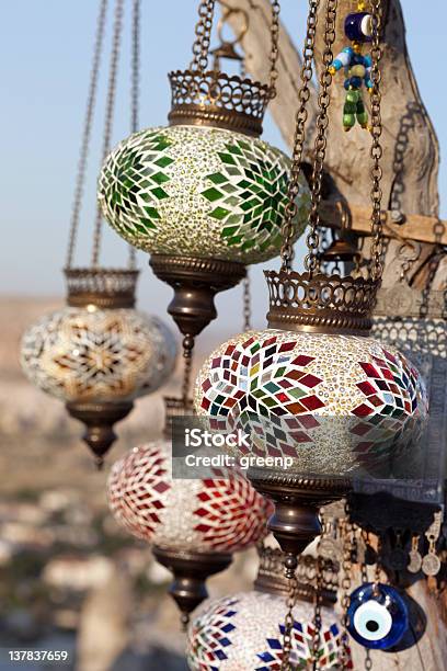 Iluminación Decorativa De Vela Foto de stock y más banco de imágenes de Chandelier - Chandelier, Colgante, Color - Tipo de imagen