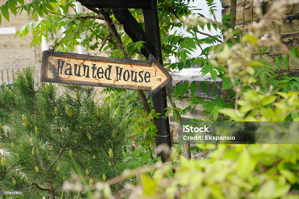 Haunted House placa - Foto de stock de Assustador royalty-free