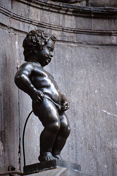 Brussels Mannekin Pis Famous statue of Manneken Pis in Brussels, Belgium  manneken pis statue in brussels belgium stock pictures, royalty-free photos & images