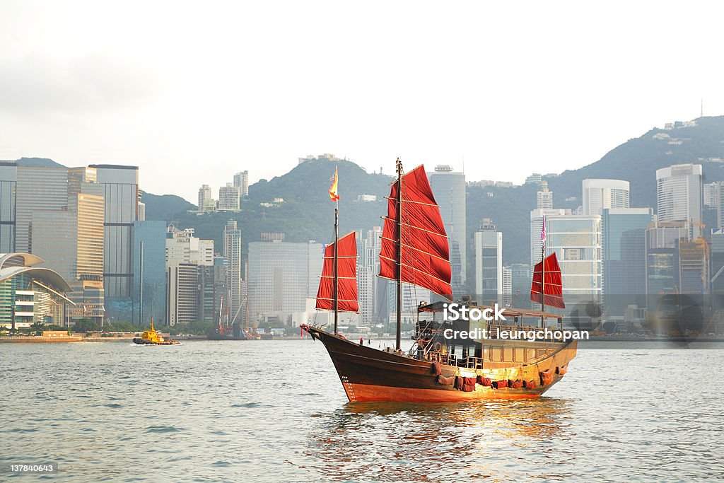Barco de Junco em Hong Kong - Foto de stock de Bandeira royalty-free
