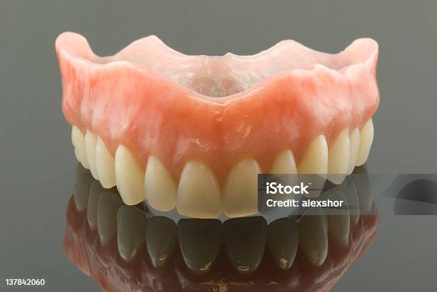 Denture Stockfoto und mehr Bilder von Zahnpflege - Zahnpflege, Menschlicher Zahn, Prothese