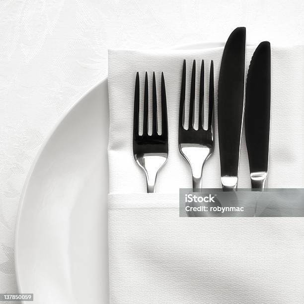 Pôr A Mesa - Fotografias de stock e mais imagens de Arranjar - Arranjar, Branco, Cenário