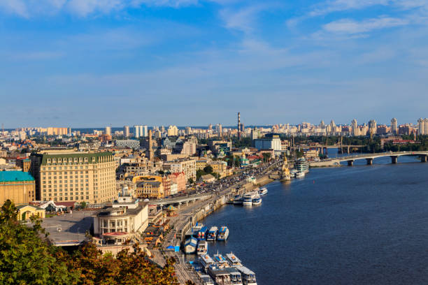 вид на днепр и киевский городской пейзаж, украина - 7963 стоковые фото и изображения