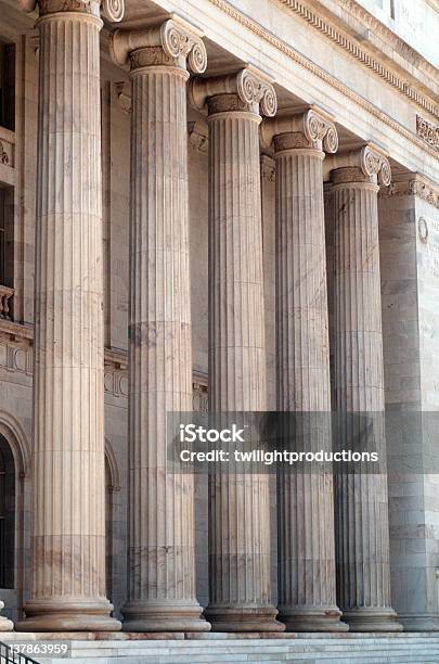 As Colunas - Fotografias de stock e mais imagens de Coluna arquitetónica - Coluna arquitetónica, Palácio de Justiça, Governo