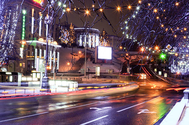 istock Night crossroads in the city 137872091
