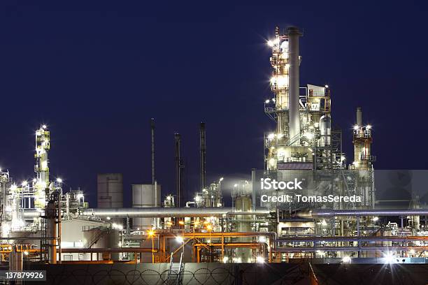 製油所でご利用ください - イルミネーションのストックフォトや画像を多数ご用意 - イルミネーション, ガス精製所, ガソリン